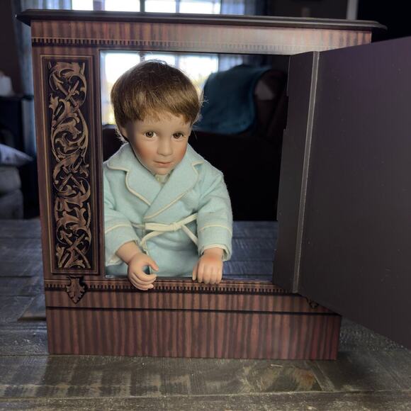 Danbury Mint John Kennedy Porcelain Doll Under Daddy's Desk JFK Jr - Picture 8 of 12